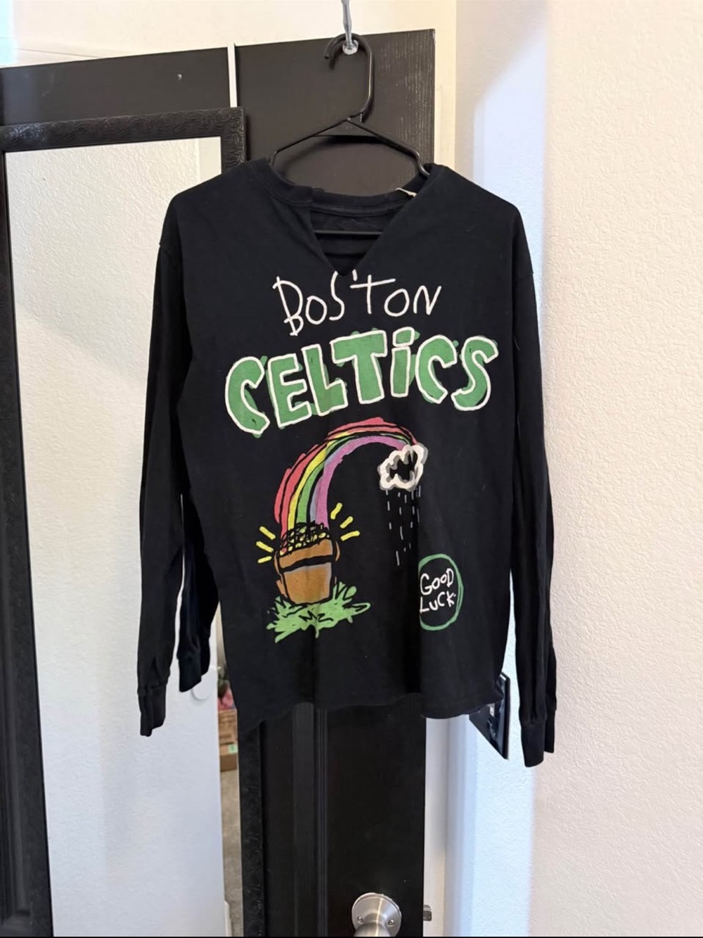 Boston Celtics' Black Graphic Long-Sleeve Shirt